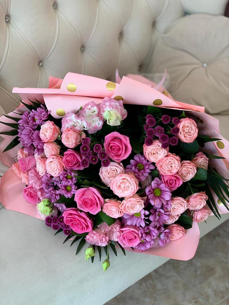 Букет цветов из: Хризантемы, Розы и Лизиантусы в Новокручининске