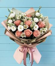 Букет цветов из:  Розы, Альстромерии и Лизиантусы в Новокручининске
