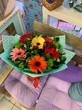 Букет цветов из:  Герберы, Хризантемы и Альстромерии #REPLACE_PRED# Новокручининске