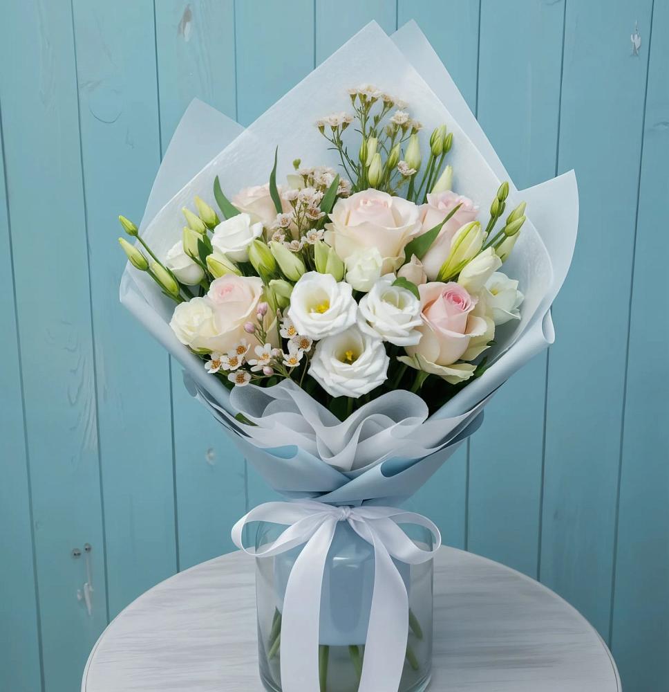 Букет цветов из: Розы и Лизиантусы в Новокручининске