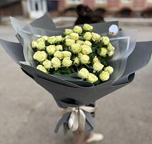 Букет Белые кустовые розы Солинеро в Новокручининске