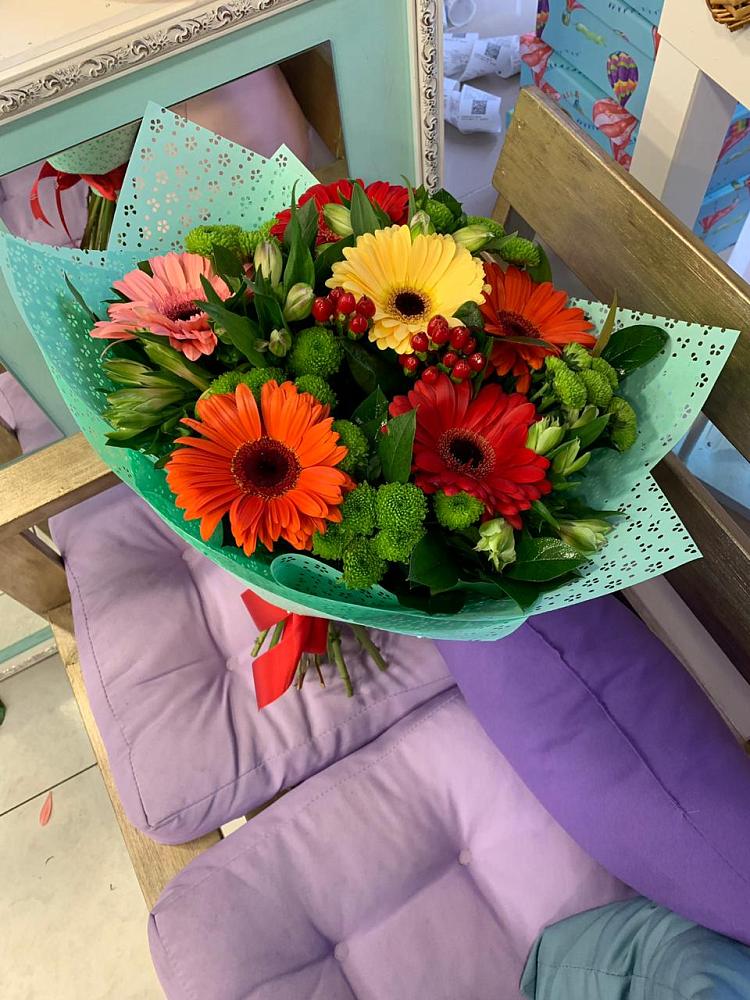 Букет цветов из: Герберы, Хризантемы и Альстромерии в Новокручининске