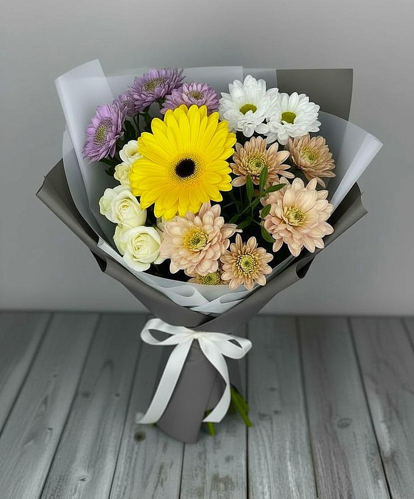 Букет цветов из: Розы, Герберы и Хризантемы в Новокручининске