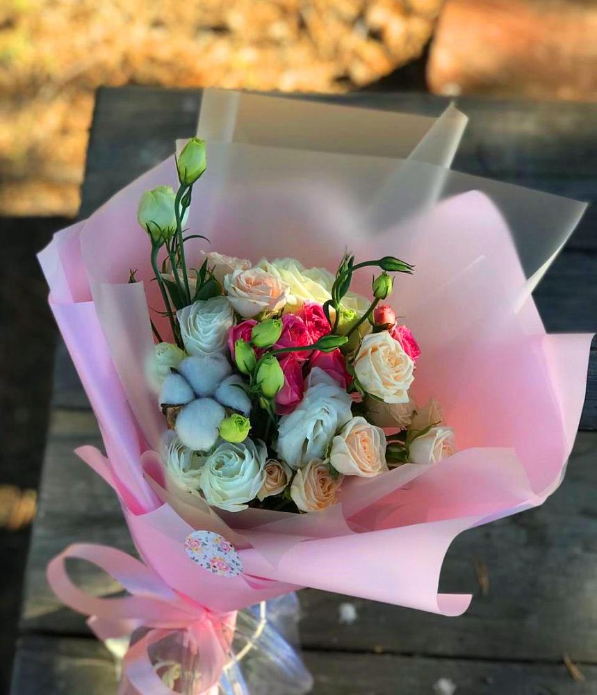 Букет цветов из: Розы и Лизиантусы в Новокручининске