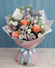 Букет цветов из:  Лизиантусы, Розы, Альстромерии и Гипсофила в Новокручининске