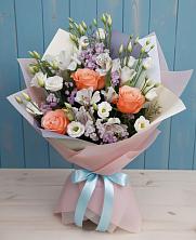 Букет цветов из:  Лизиантусы, Розы, Альстромерии и Гипсофила в Новокручининске