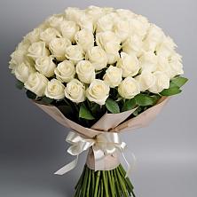 Букет 101 беля роза Белоснежка в Новокручининске