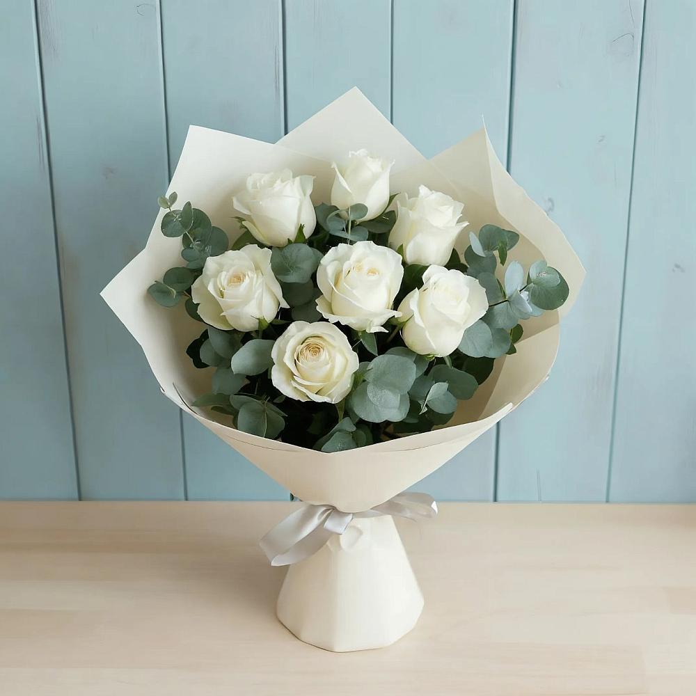 Букет Белые розы в Эвкалипте в Новокручининске