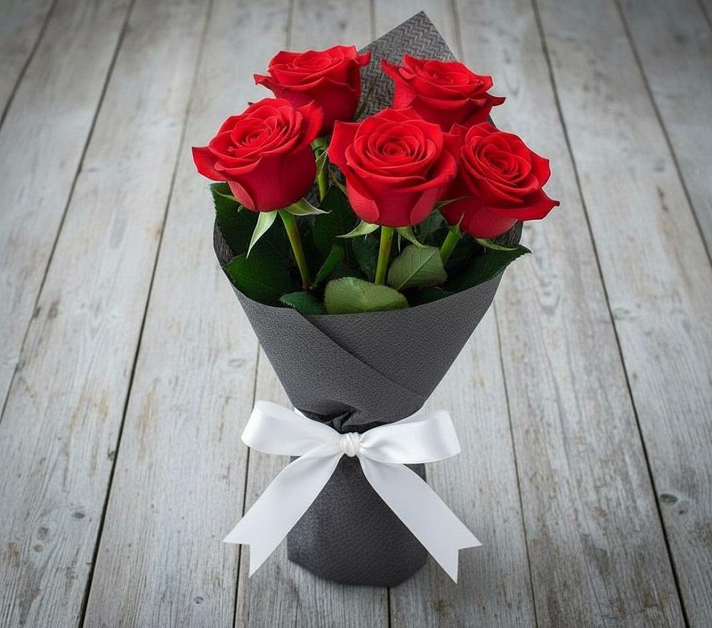 Букет 5 Красных роз Эдлесс Лав в Новокручининске