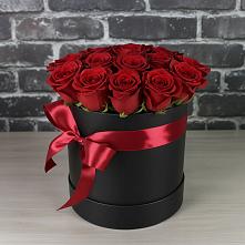 Цветочная композиция из Розы в шляпной коробке в Новокручининске