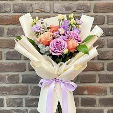 Букет цветов из:  Лизиантусы и Розы в Новокручининске