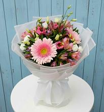 Букет цветов из:  Герберы, Альстромерии и Лизиантусы #REPLACE_PRED# Новокручининске