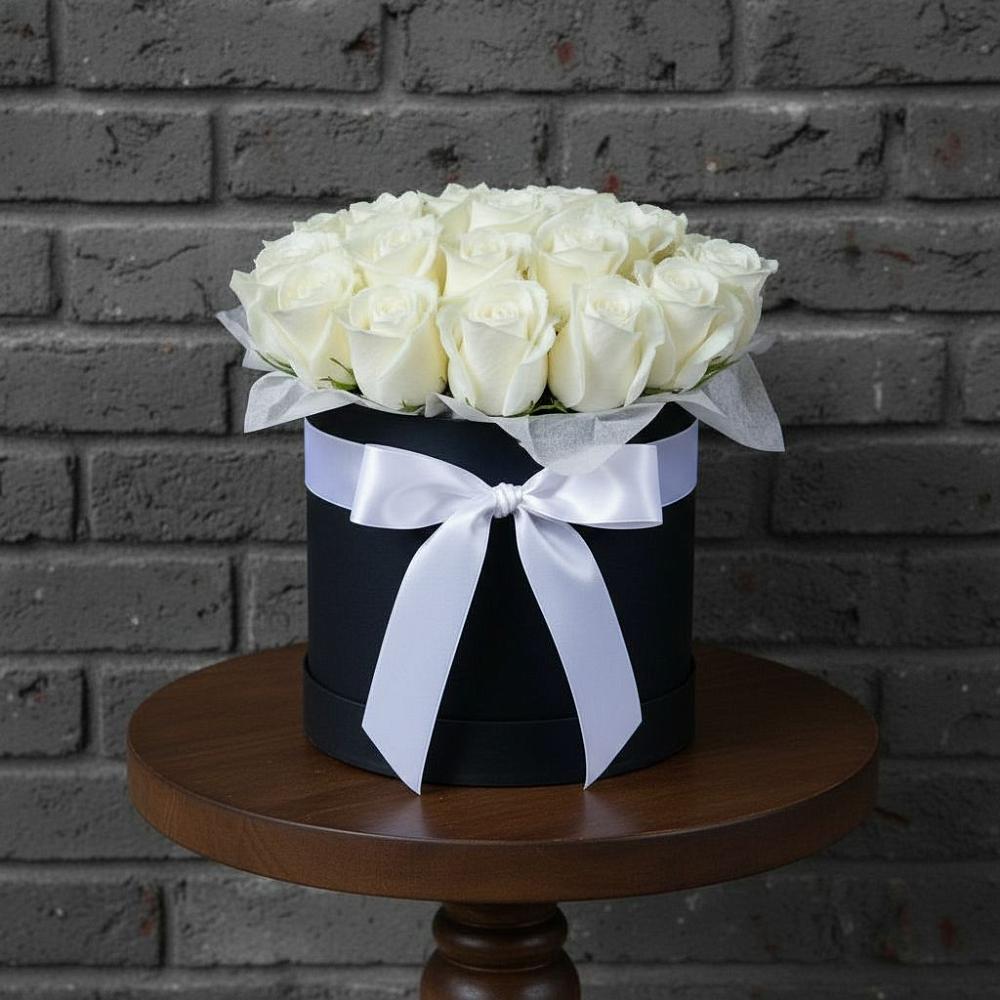 Цветочная композиция из Розы в шляпной коробке в Новокручининске