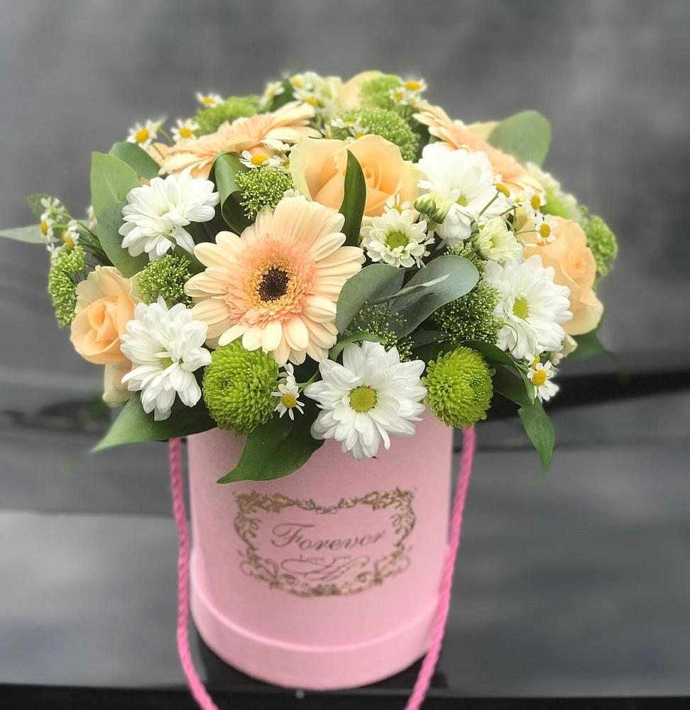 Цветочная композиция из Розы, Герберы и Хризантемы в шляпной коробке в Новокручининске