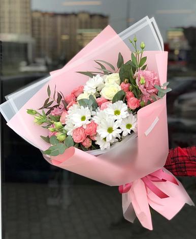 Букет цветов из: Розы, Лизиантусы и Хризантемы в Новокручининске